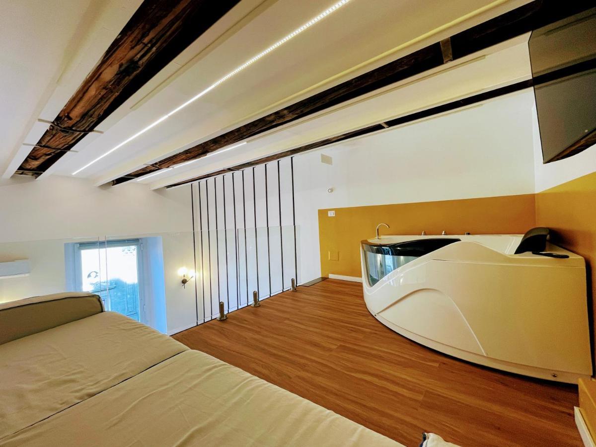 Tutt 'E Sant Luxury Rooms نابولي المظهر الخارجي الصورة